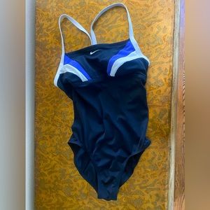 Nike one piece swimsuit size 6